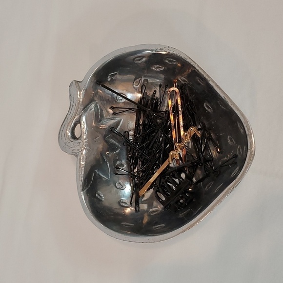 STRAWBERRY SHAPED SILVER METAL BOWL - Picture 8 of 11